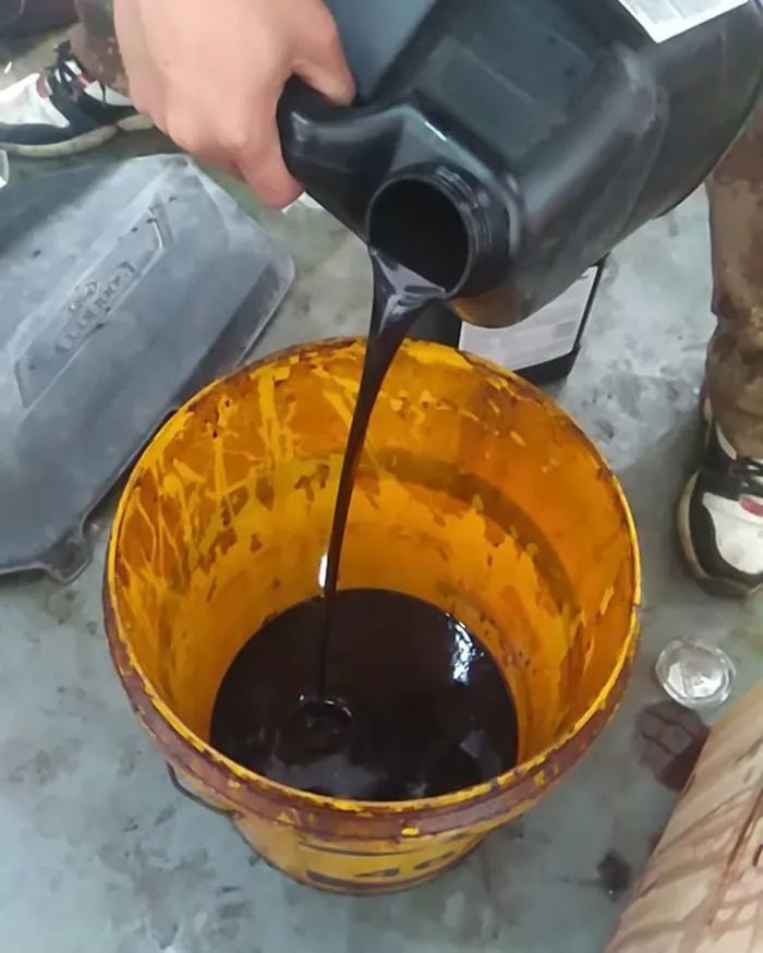 廢機(jī)油處理難度大，擺脫“惡臭異味”又有什么方向？.jpg