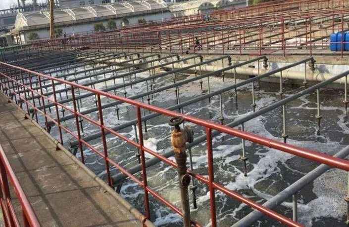 化工廠污水、污泥“臭氣熏天”遭投訴，該如何解決？