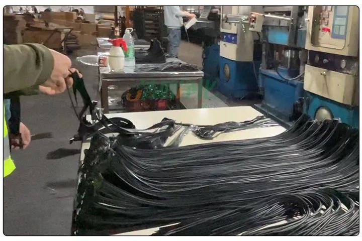 橡膠配件加工廠氣味難聞，傷害人體；廢氣除臭用Dejing的凈?！.jpg
